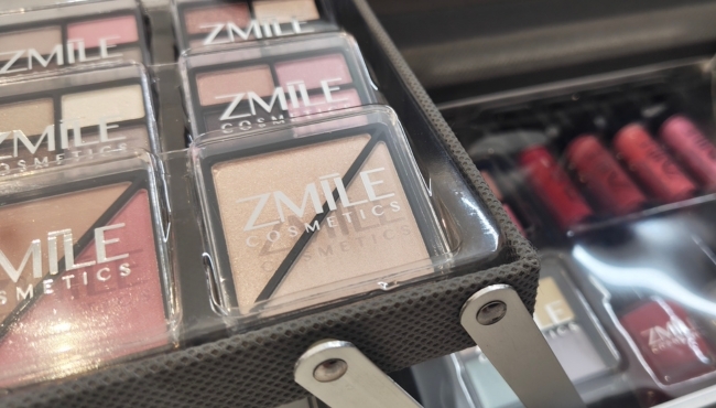 Zmile Cosmetics | Traveller Blue Beauty Bag